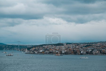 Téléchargez les photos : Magnifique panorama blueish tourné depuis le palais Topkapi à Istanbul, décembre 2019 juste avant le virus Corona. - en image libre de droit