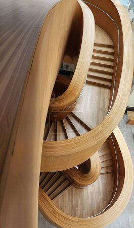 Téléchargez les photos : Une belle vue de l'escalier en bois dans l'art de la galerie d'art de l'Ontario au Canada - en image libre de droit