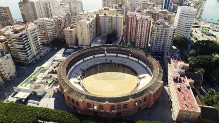 Foto de Una toma aérea de la Plaza de Toros en Málaga, España. - Imagen libre de derechos