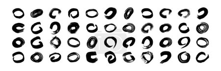 Téléchargez les illustrations : Coups de pinceau grunge noir en forme de cercle. Ensemble de cercles d'encre peints. Encre isolée sur fond blanc. Illustration vectorielle - en licence libre de droit