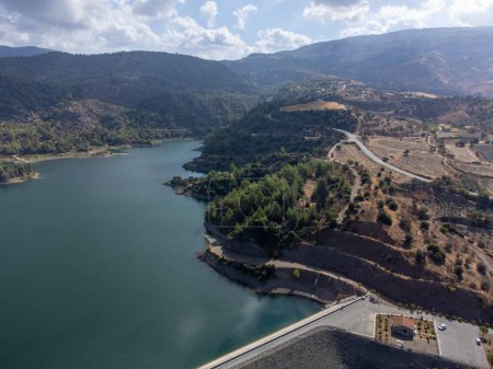 Foto de Aerial view on freshwater lake with dam for irrigation and drinking in hilly centre of dry, sunny Cyprus island - Imagen libre de derechos