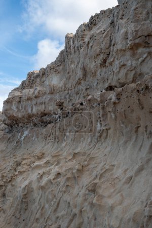 Rochers les plus anciens des îles Canaries dans le réseau de grottes dans la ville d'Ajuy, au nord de Pajara, merveille géologique se compose de substrats sédimentaires formés dans l'océan profond, période du Crétacé