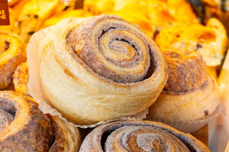 Fresh baked tasty american chinnamon rolls buns on food market