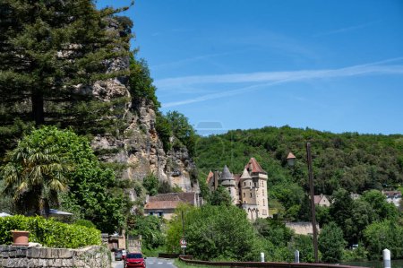 Conduire le long de la rivière Dordogne près  