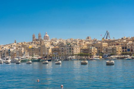 Foto de Birgu, Malta, 22 May 2022: View of Cospicua, one of the three cities, from the marina of Birgu - Imagen libre de derechos