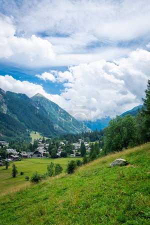 Foto de Paisaje del valle de Gressoney Saint Jean, Alpes del Valle de Aosta, Italia - Imagen libre de derechos