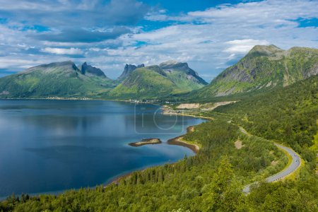 Téléchargez les photos : Beautiful landscape over the fjord of Senja Island from Bergsbotn Platform, Norway - en image libre de droit