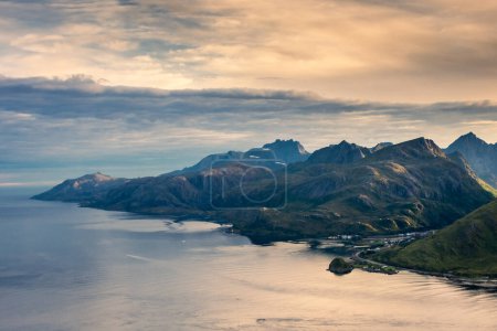Téléchargez les photos : Beautiful landscape of the Lofoten Islands during the golden hour, view from Offersoy Mount trail, Norway - en image libre de droit