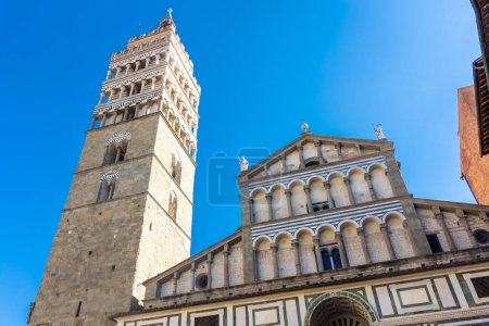 Façade de la cathédrale de Pistoia, Toscane, Italie
