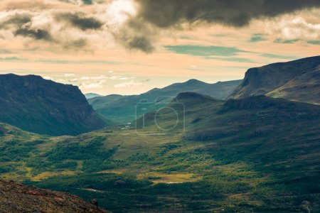 Foto de Hermoso paisaje del Parque Nacional Jotunheimen desde Besseggen Ridge, Noruega - Imagen libre de derechos