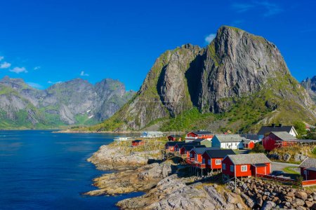 Foto de The little fishermen village with red houses of Hamnoy, in the Lofoten Islands, Norway - Imagen libre de derechos