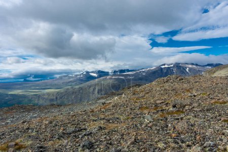 Foto de The hiking trail over the Besseggen Ridge in Jotunheimen National Park - Imagen libre de derechos