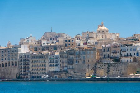Foto de Vista del pueblo de Cospicua desde el mar, Malta - Imagen libre de derechos