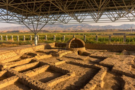 Archäologische UNESCO-Stätte des antiken Sarazmus bei Sonnenuntergang, 4. Jahrtausend v. Chr. Zivilisation in Tadschikistan