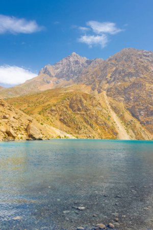 Foto de El último de los siete lagos en las montañas Fann, Tayikistán - Imagen libre de derechos