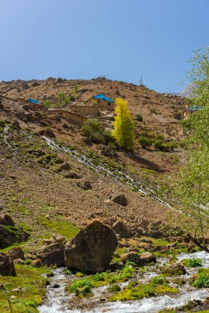 Foto de El hermoso valle de las montañas Fann, la ruta de senderismo de los Siete Lagos, Tayikistán - Imagen libre de derechos