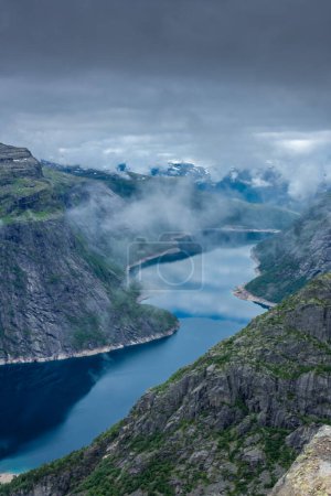 Die atemberaubende Landschaft des Ringedalsvatnet-Sees von Trolltunga, Norwegen