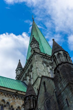 Vista de la catedral gótica de Nidaros de Trondheim, Noruega