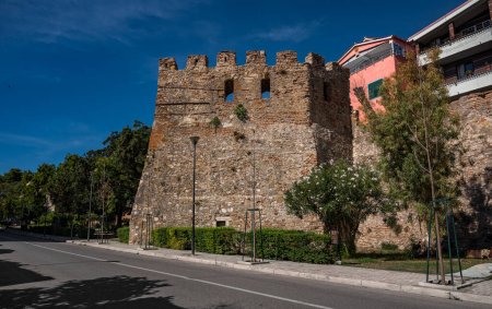 Foto de Antiguo castillo y torre veneciana en la ciudad de Durres, Albania. Foto de alta calidad - Imagen libre de derechos