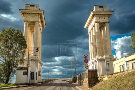Foto de El Puente de la Amistad - Podul Prieteniei en el río Danubio cerca de la frontera Ruse. Rumania-Bulgaria fronteras Foto de alta calidad - Imagen libre de derechos