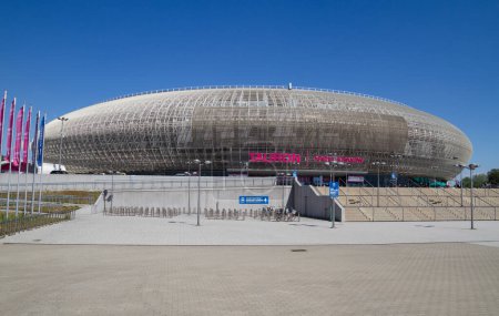 Téléchargez les photos : Krakow, Poland - June 1, 2022: Tauron Arena, multipurpose arena complex. Indoor modern sports and entertainment venue. - en image libre de droit