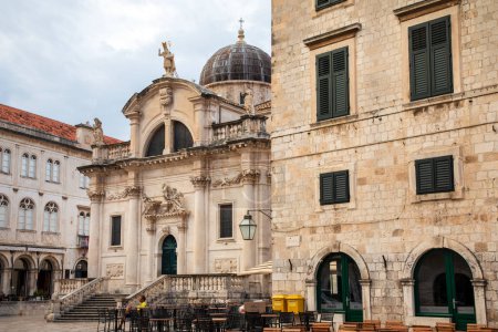 Téléchargez les photos : Dubrovnik, Croatie, 15 septembre 2023 : Vue de la vieille ville avec bâtiment baroque de l'église St Blaise - en image libre de droit