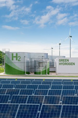 Green Hydrogen Factory Konzept. Wasserstoffproduktion aus erneuerbaren Energiequellen. Hochwertiges Foto