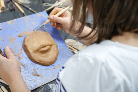 esculturas labiales hechas a mano en la escuela