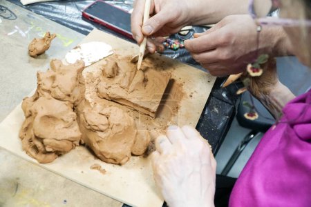 esculturas labiales hechas a mano en la escuela