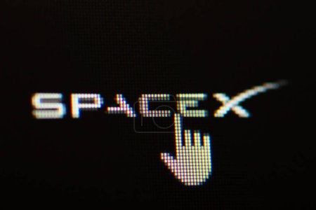 Téléchargez les photos : SpaceX logo on computer screen with cursor on it. Opening site of SpaceX company concept. Chernihiv, Ukraine - 15 January 2022 - en image libre de droit