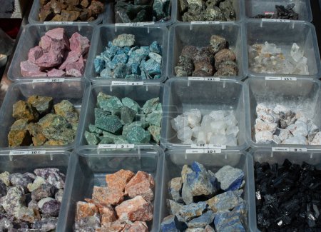 Foto de Conjunto de diversas piedras preciosas minerales naturales de varios colores - Imagen libre de derechos