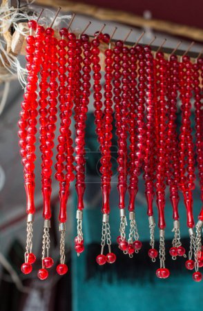 Téléchargez les photos : Ensemble de perles de prière de différentes couleurs - en image libre de droit