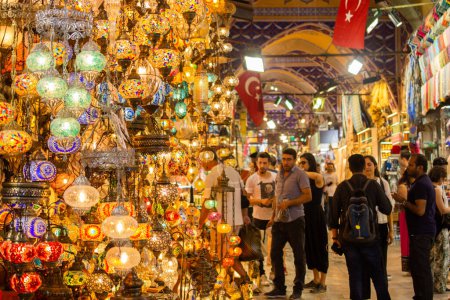 Téléchargez les photos : Grand Bazar, Turquie, l'un des plus grands et des plus anciens marchés couverts au monde. - en image libre de droit