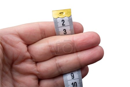 Téléchargez les photos : Mesurer règle de ruban isolée sur fond blanc. Mesure métrique. Ruban à mesurer menuisier jaune. - en image libre de droit
