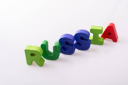 Téléchargez les photos : Le mot Russie écrit avec des blocs de lettres colorées - en image libre de droit