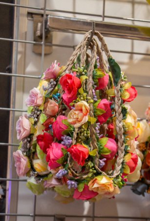 Téléchargez les photos : Plastique irréel fausses fleurs fleurs colorées - en image libre de droit
