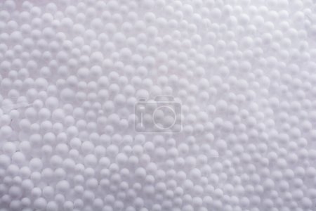 Foto de Bolas blancas de espuma de poliestireno como fondo - Imagen libre de derechos