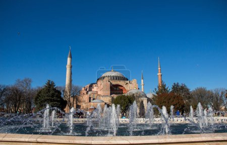 Téléchargez les photos : Hagia Sophia à Istanbul, le monument de renommée mondiale de l'architecture byzantine - en image libre de droit