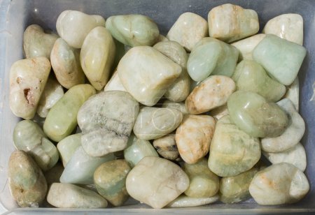 Foto de Piedra de gema de aguamarina (berilo azul) como espécimen de roca mineral natural - Imagen libre de derechos