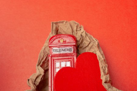 Téléchargez les photos : Cabine téléphonique classique de style britannique Rouge de Londres - en image libre de droit