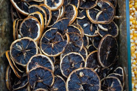 Téléchargez les photos : Natural Dry orange fruit vendre sur une place de marché - en image libre de droit