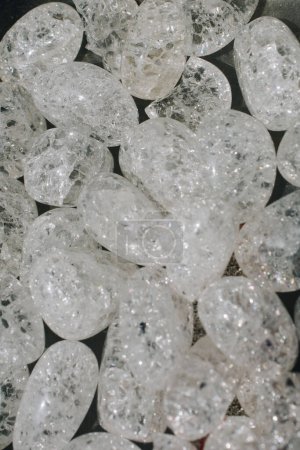Foto de Piedra de gema de cuarzo cristalizado (cristal de roca) como espécimen de roca mineral natural - Imagen libre de derechos