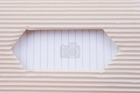 Foto de Cuaderno y papel recortado con patrón sobre fondo blanco - Imagen libre de derechos