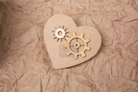 Foto de Ruedas de engranajes en forma de corazón para el amor y el concepto del día de San Valentín - Imagen libre de derechos