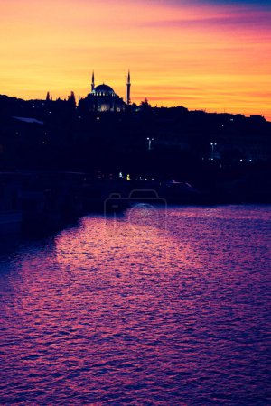 Foto de Vista exterior de la mezquita de estilo otomano en Estambul - Imagen libre de derechos
