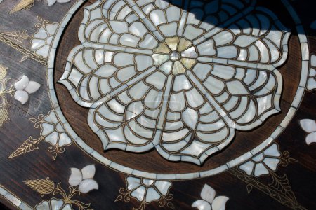Téléchargez les photos : Art de style ottoman Incrustations de nacre Exemple - en image libre de droit