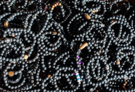 Bracelet composé de perles colorées