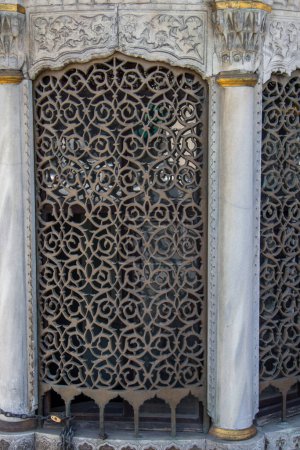 Téléchargez les photos : Exemple de motifs artistiques ottomans appliqués sur les métaux - en image libre de droit