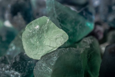 Fluoritgrüner Kristall, Grüntöne, Magent