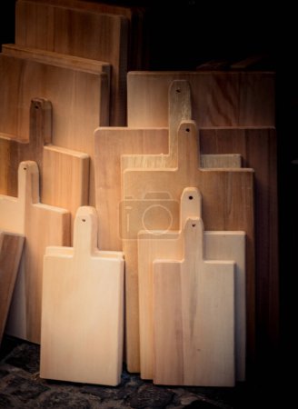 Téléchargez les photos : Planche à découper en bois comme article de cuisine - en image libre de droit